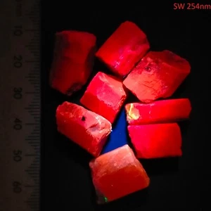 Purple Scapolite fluorescent short wave raw rough natural crystals bundle 152ct - Picture 1 of 7