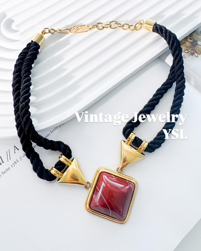 SAINT LAURENT (YSL) Collana Yves Saint Laurent YSL ciondolo rosso cordino colore nero gioielli vintage