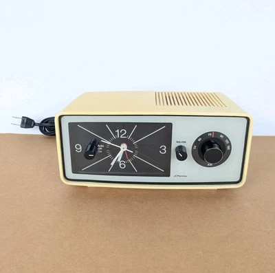 Vintage JC Penney Analog Solid State AM Radio Alarm Clock 680-3410 TESTED - Image 1 of 4