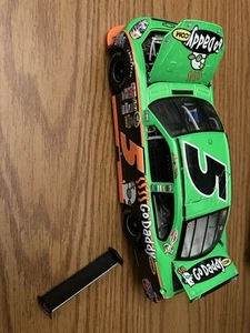 2010 Mark Martin #5 GoDaddy scala 1/24 NASCAR pressofuso ala rotta - Foto 1 di 7