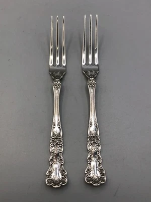 Par de tenedores de bayas Buttercup de Gorham de plata de ley de 4,5" Foto 1 de 4