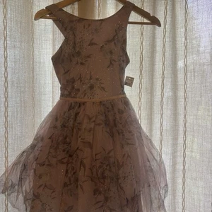 Beautiful Girls Dress Size 10, The Color Light Purple W Flowers Refer ToThe Pics - Picture 1 of 19