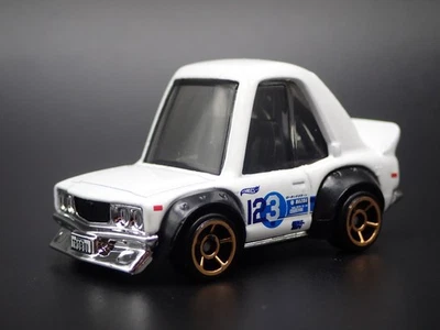 1971-1978 Mazda Rx3 Tooned 1:64 Scale Collectible Diorama Diecast Modello Auto - Immagine 1 di 4