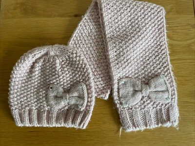 * Girls Matching Cable Knit Beanie Hat & Scarf Bow Diamanté Detail Pink 4-8 * - Image 1 of 4