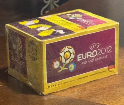 Caja de pegatinas PANINI 2012 UEFA EURO Polonia Ucrania 100 paquetes Ronaldo NUEVO Foto 1 de 2