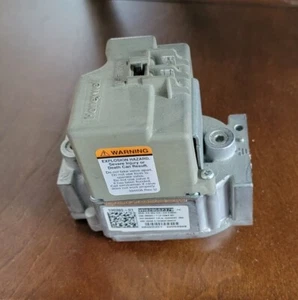 Honeywell VR8205S2379 Furnace Gas Valve 100365-01 - Picture 1 of 5