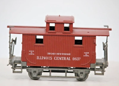 Atlas Illinois Central 4 Wheel Caboose 2 Rail #9837 O SCALE - Image 1 of 4