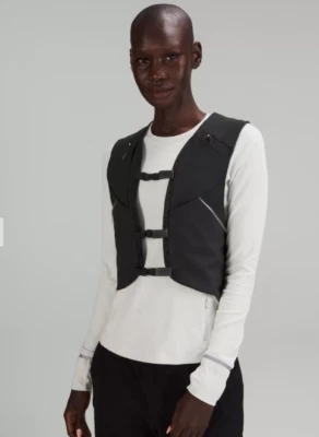 100% AUTHENTIC NWT  Trail  Running Vest Black Size M/L - Image 1 of 4