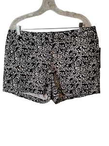 Land N Sea Size 12 Womens Shorts Black White Floral Mid Rise Chino Casual NWT - Picture 1 of 6