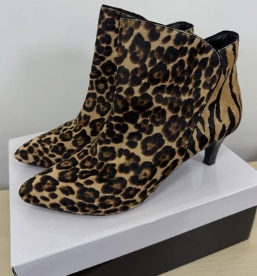 Botines Alfani Harpper 11 para mujer con estampado de leopardo tacón de gatito pelo de becerro animal Foto 1 de 4