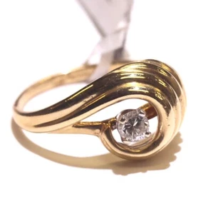 14k yellow gold .15ct SI1 H round diamond solitaire diamond swirl ring 3.2g 6.5 - Imagen 1 de 13
