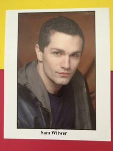Foto de Sam Witwer, COLOR ORIGINAL #1 agencia de talentos foto en la cabeza con créditos - Imagen 1 de 2