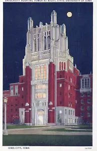 Cartolina State University of Iowa Hospital Tower di notte Iowa City Iowa - Foto 1 di 2