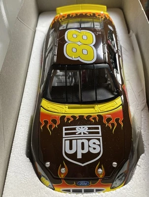 Coche de carreras Dale Jarrett #88 2001 UPS Taurus Action DIECAST 1:24 NASCAR coleccionable Foto 1 de 4