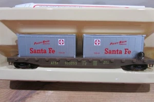 HO Scale Model Power 8303 ATSF 51' Flat Car #933253 w/ 2-20' Containers - Picture 1 of 2