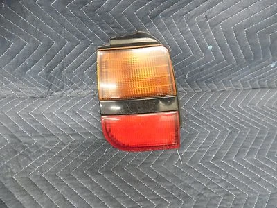 Luz trasera izquierda 92-95 MITSUBISHI Expo NEGRO CENTRO OEM Stanley 043-1536L Foto 1 de 2