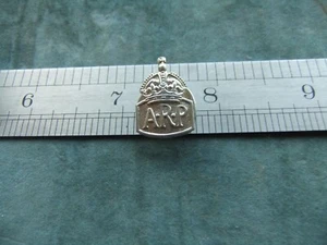 ARP badge ww2 air raid precautions civilian voluntary home front war effort king - Picture 1 of 2