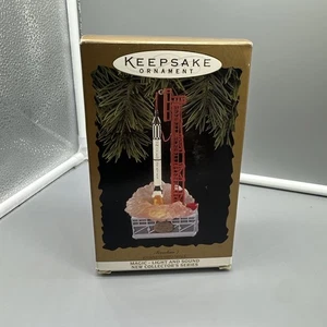 Getestet/funktioniert - Journeys into Space #1 - Freedom 7 - 1996 Hallmark Magic Ornament - Bild 1 von 2