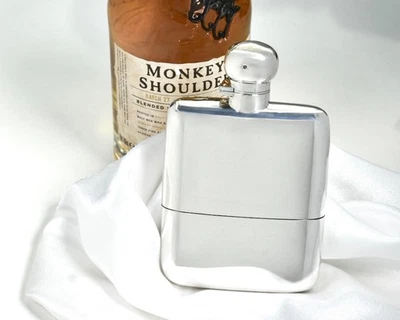 Excelente frasco de cadera grande de plata esterlina desmontable taza dorada, James Dixon 1933:326 g Foto 1 de 4