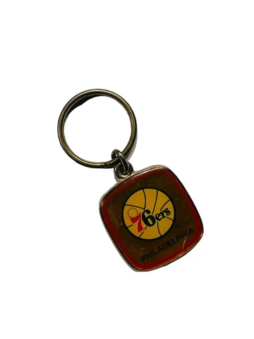 PHILADELPHIA SIXERS 76ERS VINTAGE 1990'S NBA MEDALLION KEYCHAIN Cover