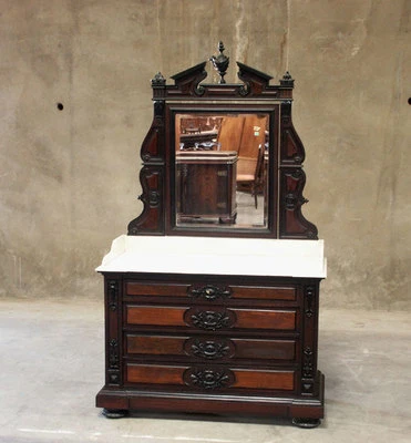 Cómoda grande antigua francesa de palo de rosa renacentista tallada en mármol Foto 1 de 4