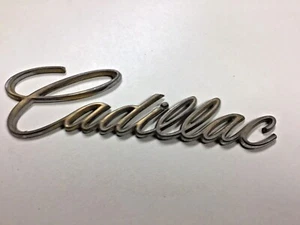 Vintage Cadillac Plastic Gold Tone Emblem OEM - Foto 1 di 3