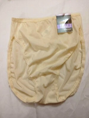 2010 Bali Lacy Scamp Nylon & Spandex Lace Panties Size 6 Cream NWT Hight Thigh   - Image 1 of 4