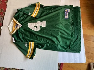 Green Bay Packers No. 4 Brett Favre NFL Jersey. The Reebok official jersey - Picture 1 of 3