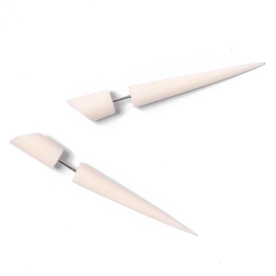 Pendientes Estiradores de Oreja Falsos 81ª Generación Punta de Hueso Tribal Tramposo Cónicos Foto 1 de 3