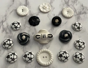 Estate Crafting Black & White Plastic Mixed Sewing Buttons Button Lot 123-20 - Picture 1 of 7