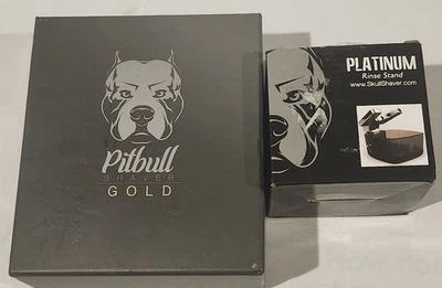 Afeitadora de calaveras Pitbull dorada con soporte de enjuague de platino Foto 1 de 4
