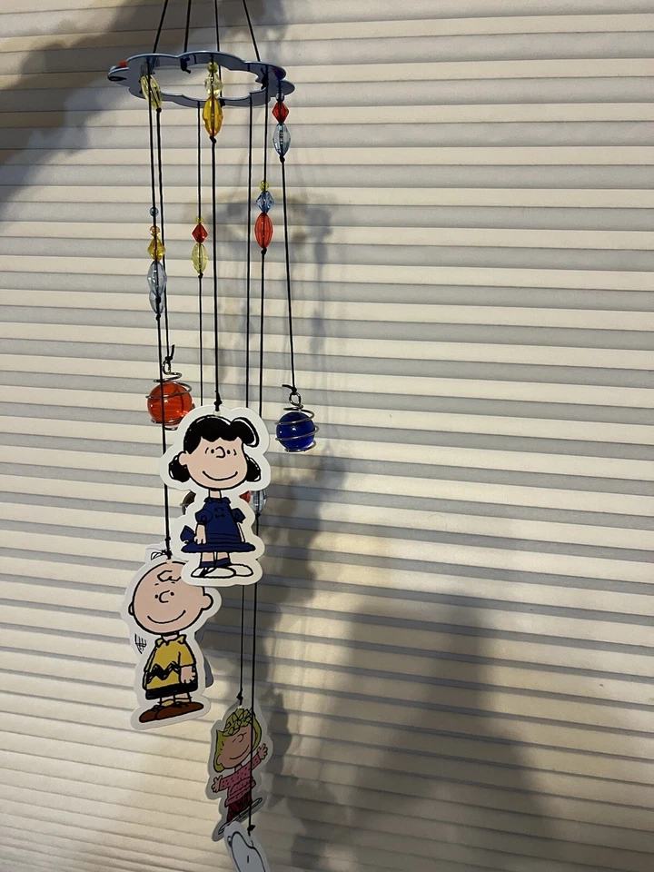 Классические стеклянные бусины Peanuts Gang с акцентом на садовый перезвон ветра - Изображение 1 из 1