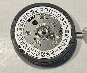 Movimiento genuino Seiko TMI NH34 GMT negro sobre blanco automático RÁPIDO CORREO DEL REINO UNIDO - Imagen 1 de 5
