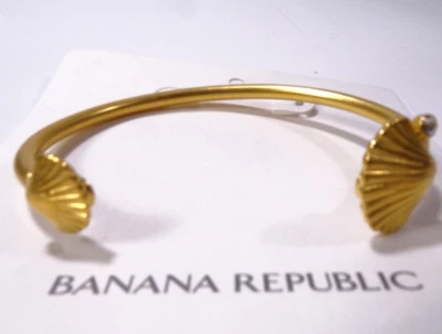 Bracelete feminino Banana Republic texturizado dourado concha pavê novo com etiquetas 48 - Imagem 1 de 4