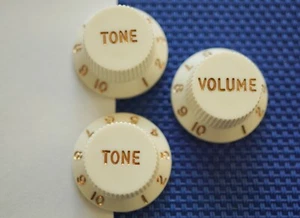 Fender Player Stratocaster Strat GUITAR KNOBS - 1 Vol / 2 Tone , Parchment - Bild 1 von 4