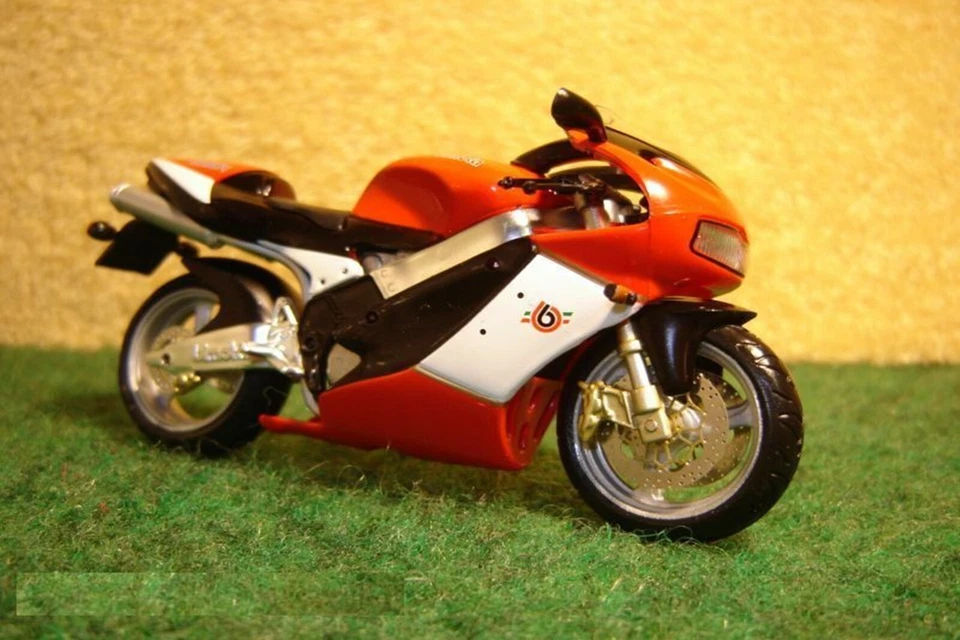1:24 Bimota SB 8 R Rot  Altaya 02810 - Bild 1 von 1