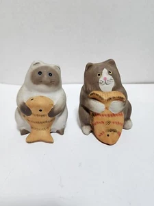 Cat Holding Fish Salt Pepper Shaker Set Ceramic - Picture 1 of 5
