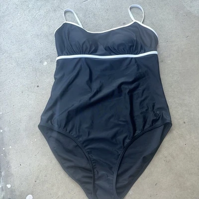 Maiô feminino Disney Parks XL Mickey Mouse preto branco peça única - Imagem 1 de 4