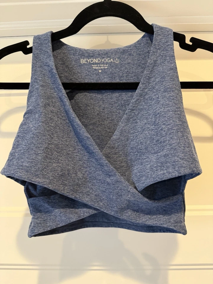 Sujetador deportivo Beyond Yoga Spacedye talla mediana Foto 1 de 3