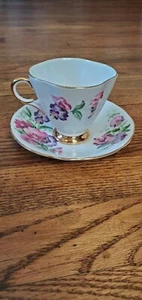 VINTAGE Windsor Bone China England Violet Floral Tea Cup Saucer - Picture 1 of 7
