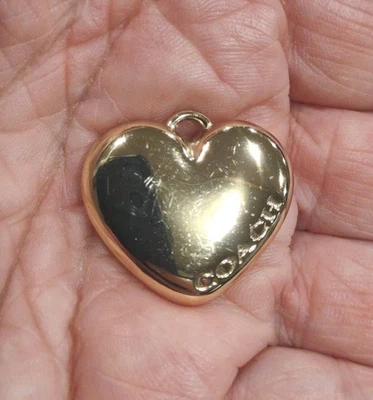 Dije colgante corazón GT Coach 1 1/4", N77 Foto 1 de 4