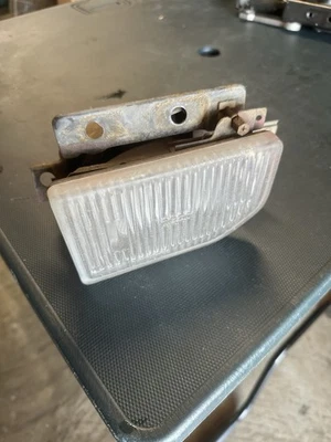 Luz antiniebla lateral del conductor Nissan 300zx Z31 OEM usada Foto 1 de 4