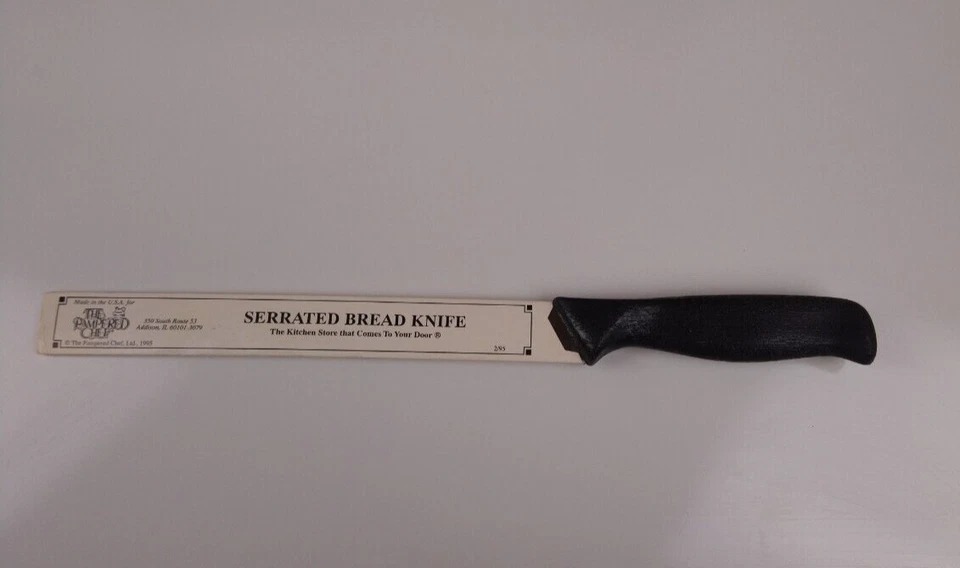 Cuchillo de pan dentado The Pampered Chef 1995 de colección mango negro Foto 1 de 4