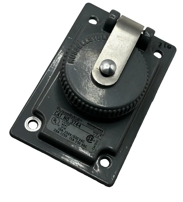 RUSSELLSTOLL 3744 Pin & Sleeve Receptáculo 10A-250/600VAC 20A-125V 15A-250V ⭐ Foto 1 de 4