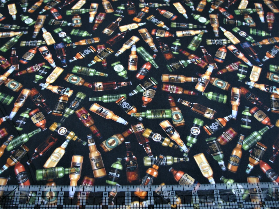 Tela de algodón de 3 yardas - Telas QT Dan Morris botellas de cerveza de grifo negras arrojadas Foto 1 de 1