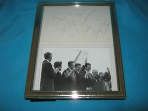 RARO AUTÓGRAFO WAYNE NEWTON ENMARCADO CON IMAGEN DE RONALD REAGAN / WAYNE NEWTON - Imagen 1 de 4