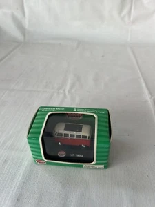 Model Power 19160 VW Bus Red/White Scale 1/87 - Picture 1 of 9