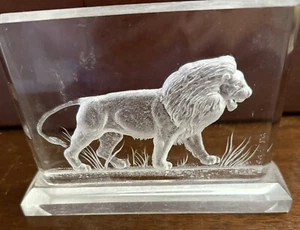 Acrylic lion sculpture - Picture 1 of 5