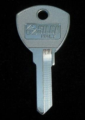 GT1 LLAVE PUERTA EN BLANCO: LANCIA Flavia Fulvia 2000; MASERATI Indy 4900 America Foto 1 de 4