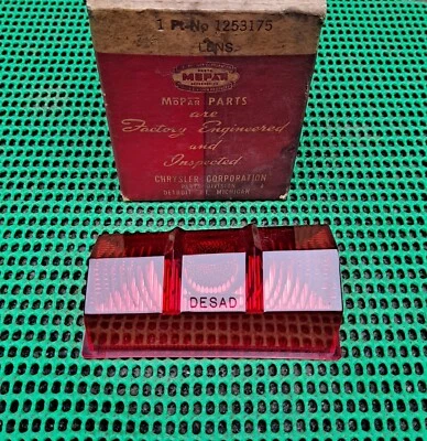 49 DeSoto Deluxe Custom S13 1949 nuevo de stock MoPar lente lámpara freno derecha Foto 1 de 3